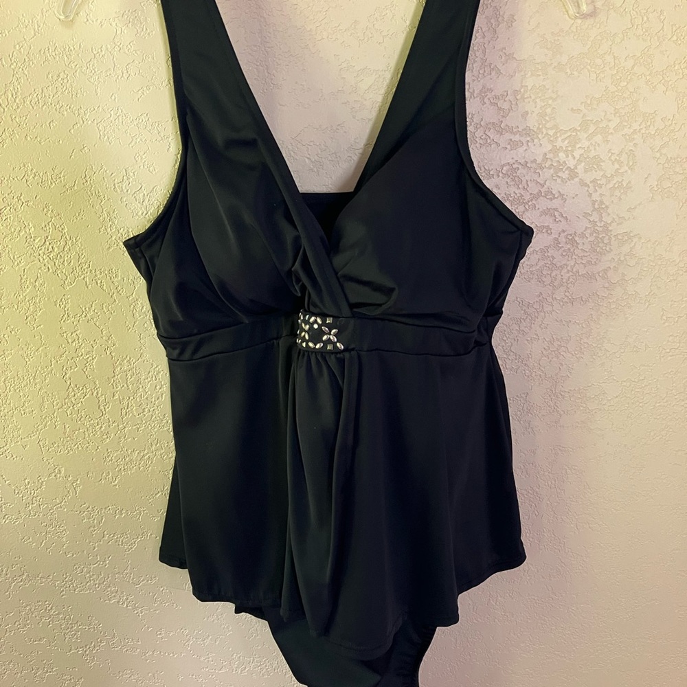 🎁2/$12 CUTE 16W ONE PIECE BLACK SKIRTED BRA LINED TOP EMBELLISHED SWIMSUIT